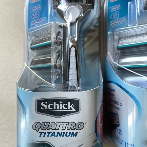 3 Schick Quattro Titanium Razor - Picture 3 of 6